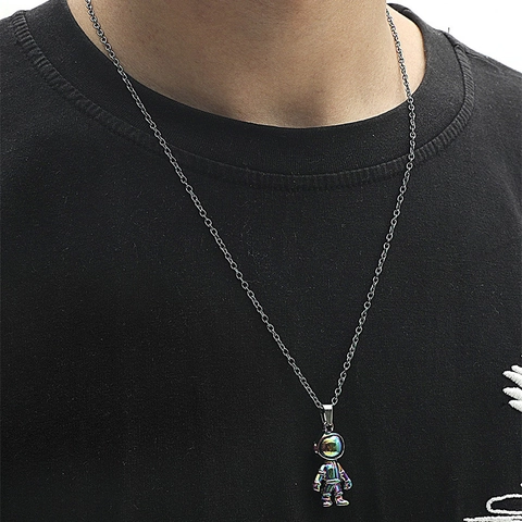 Collana con Pendente Astronauta in Acciaio al Titanio Iridato Hip Hop Gioielli Personalizzati Uomo Donna Spaceman Colorati