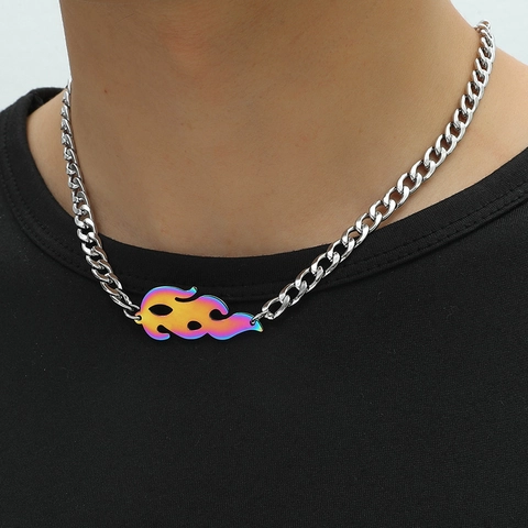 Collana con Pendente a Fiamma Cangiante per Uomo Donna Acciaio al Titanio Catena a Gruman Punk Streetwear Gioielli Colorati