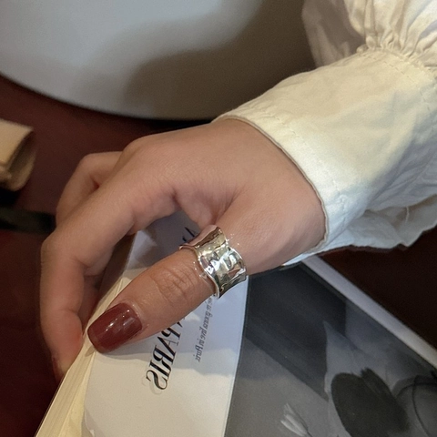 Anello a Banda Larga in Argento Sterling 925 con Texture a Onde Irregolari per Donna Minimalista in Metallo Liquido Martellato Regolabile Gioielli alla Moda