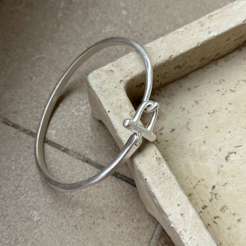 Brazalete con Hebilla de Estribo de Plata de Ley S925 para Mujer Minimalista Mate Esmerilado Herradura Vintage Joyería Regalo