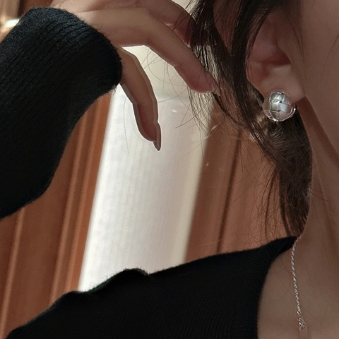 925 Sterling Silber Creolen Gewebter Ball Für Damen Koreanisch Nischendesign Matt Geometric Huggie Ohr Schnalle Schmuck