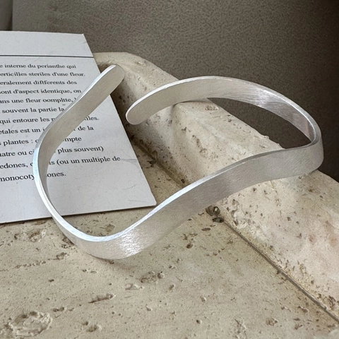 Bracelet Jonc Ouvert Brossé Motif de Vagues en Argent Sterling 925 pour Femmes Bijoux de Mode Minimaliste Vintage Réglable