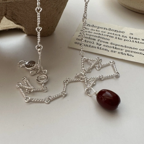Collana in Argento Sterling S925 per Donna Ciondolo a Chicco Rosso Scuro Design di Nicchia Retrò Catena Intrecciata Collana da Clavicola Gioielli