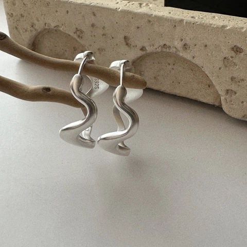 S925 Sterlingsilber Unregelmäßige Wellentextur Hoop Ohrringe Für Damen Minimalistische Matte Oberfläche Geometrischer Schmuck Geschenk