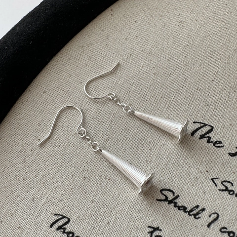 Pendientes de Gancho de Flor de Trompeta de Plata de Ley 925 Pendientes Colgantes de Cono Texturizado para Mujer