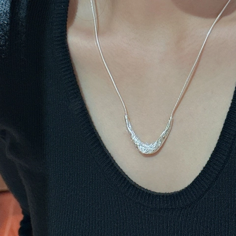 S925 Sterlingsilber Unregelmäßige Struktur Bogen Anhänger Halskette Vintage Minimalistisch Schlangenkette Schlüsselbein Kette Damen Schmuck