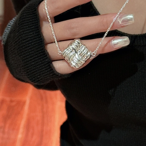 925 Sterlingsilber Quadratischer Geflochtener Knoten Anhänger Halskette Vintage Minimalistisch Galvanisiert Silber Geometrische Schlüsselbeinkette Für Damen