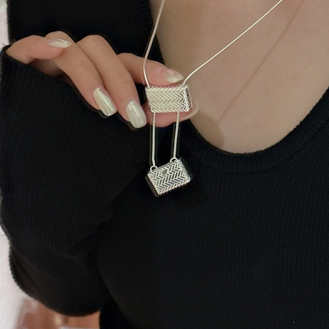Collar con Colgante Rectangular de Plata de Ley S925 Textura Tejida para Mujer Cadena de Serpiente Retro Minimalista Joyería de Nicho Regalo