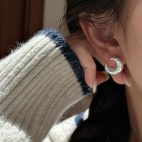 Orecchini a Perno in Argento Sterling 925 con Trama Martellata Retro Stile Coreano Minimalista C-Shape Gioielli Geometrici da Donna