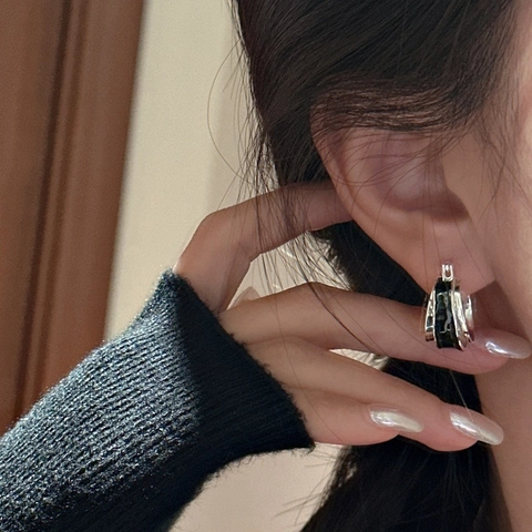 Pendientes de Aro Huggie de Plata de Ley S925 Vintage Esmalte Minimalistas Geométricos Negro Blanco Joyería Mujer