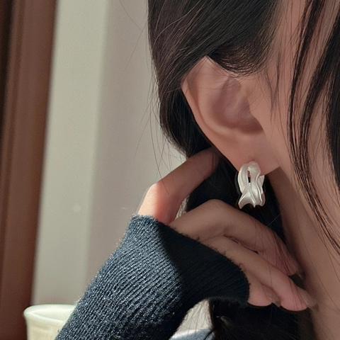 S925 Sterling Silver Irregular Twisted Stud Earrings Niche Minimalist Matte Silver Geometric Ear Jewelry For Women Commuting