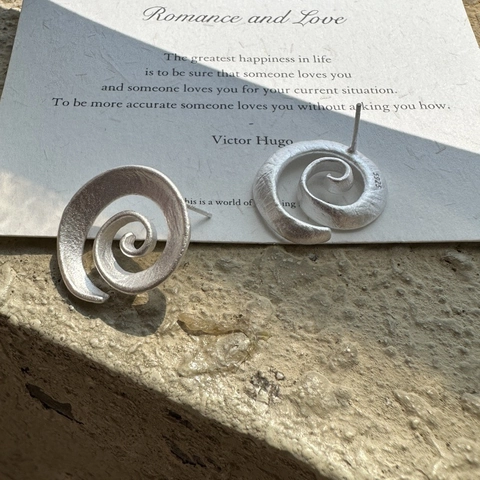 925 Sterlingsilber Spiral Ohrstecker Für Damen Nischendesign Retro Gebürstet Geometrische Kurve Ästhetik Ohrschmuck Geschenk