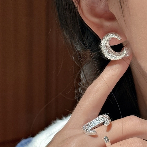 S925 Sterling Silver Moon Hoop Earrings For Women Retro Lava Textured Hammered Minimalist Niche Design Fashion Jewelry Gift