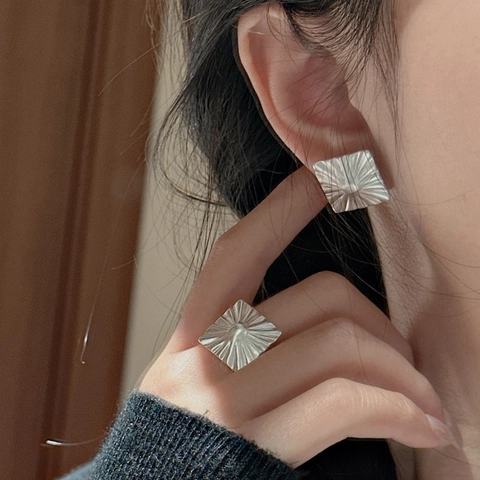 Orecchini a Bottone Quadrati in Argento Sterling 925 Minimalisti per Donna Vintage Motivo a Raggi di Sole Finitura Opaca