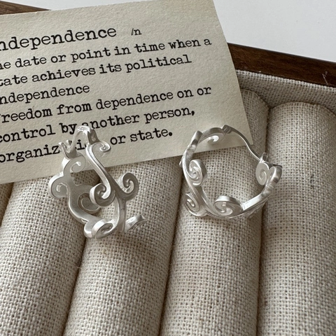 S925 Sterling Silver Vintage Hollow Scroll Hoop Earrings For Women Personalized Korean Baroque Style Plated Jewelry