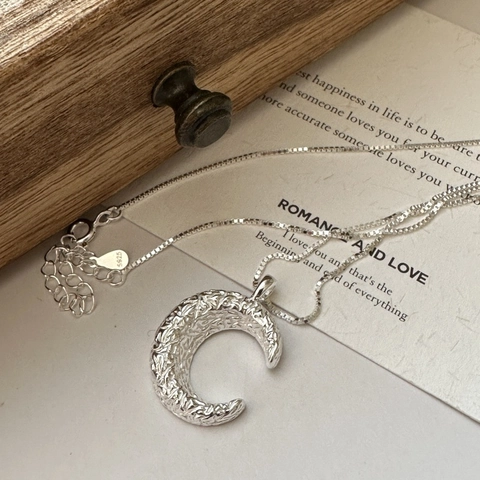 Collar con Colgante de Luna Creciente de Plata de Ley 925 Texturizada Vintage para Mujer Joyería de Clavícula Minimalista Coreana