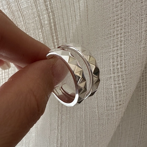 S925 Sterling Zilveren Hoop Oorbellen Met Noppen Voor Dames Vintage Minimalistisch Geometrische Piramide Textuur Zilveren Sieraden