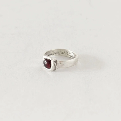 Vintage 925 Sterling Silver Hammered Texture Open Ring For Women Minimalist Red Square Rhinestone Geometric Inlaid Finger Ring Jewelry Gift