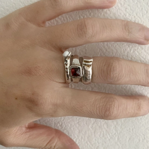 Vintage 925 Sterling Silver Hammered Texture Open Ring For Women Minimalist Red Square Rhinestone Geometric Inlaid Finger Ring Jewelry Gift