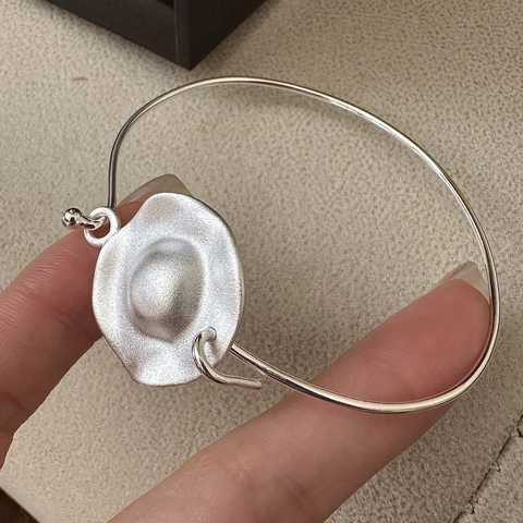 Bracelet Jonc Ouvert en Argent Sterling 925 pour Femmes Minimaliste Mat Design Plaque Ronde Irrégulière Bijoux Art