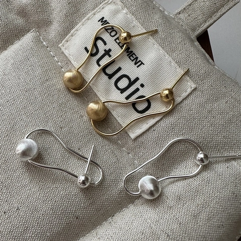 Orecchini a Bottone Geometrici a Forma di U in Argento Sterling 925 per Donna Minimalista Spazzolato Doppia Sfera Gioielli