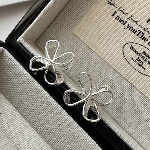 Vintage 925 Sterling Silver Flower Stud Earrings For Women Niche Design Ribbon Bow Brushed Texture Minimalist Jewelry Gift