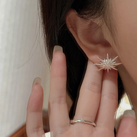 S925 Sterling Silver Starburst Stud Earrings Vintage Minimalist Geometric Sunburst Earrings For Women Niche Design Jewelry
