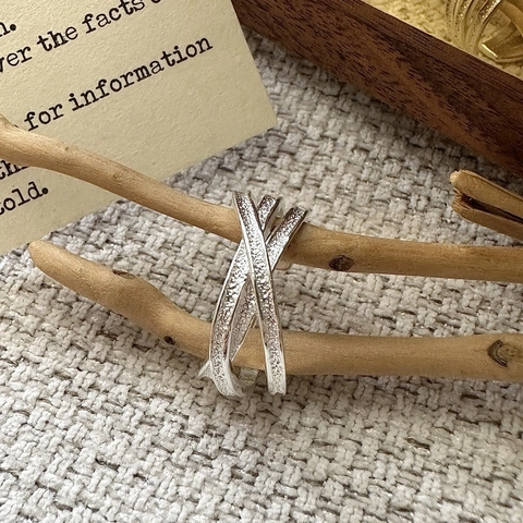 925 Sterlingsilber Strukturierter Kreuz Ring Für Damen Minimalistisch Vintage Gehämmerter X-Form Verstellbarer Offener Fingerring