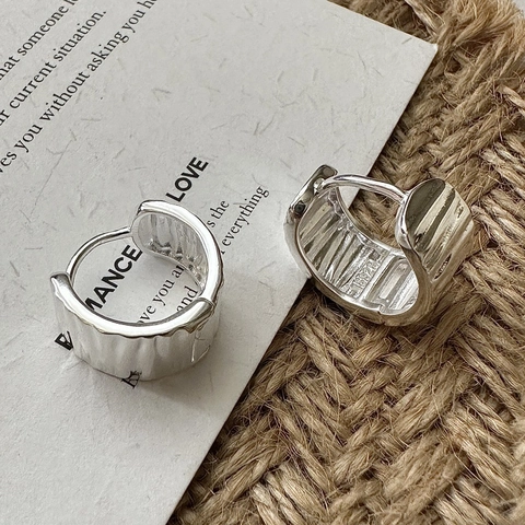 S925 Sterlingsilber Plissierte Textur Creolen Für Damen Minimalistisch Vintage Gehämmert Geometrische Ohr Schnalle Schmuck