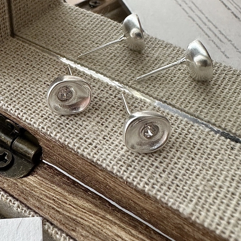 S925 Sterlingsilber Unregelmäßige Konkave Scheibe Ohrstecker Matt Vintage Zirkonia Inlay Schmuck Für Damen Täglich Geschenk