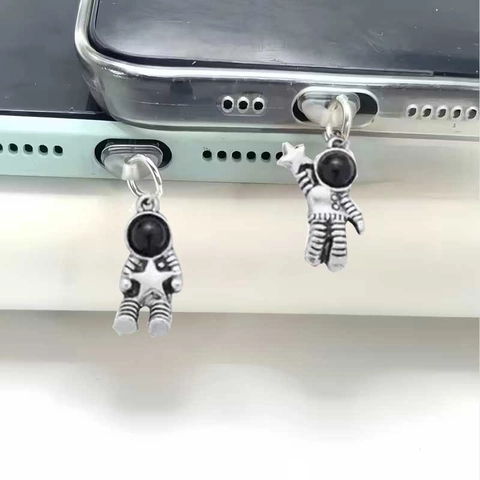 Ciondolo Antipolvere per Cellulare in Lega con Astronauta Spaceman Decorazione per Porta di Ricarica Regalo Universale Uomo Donna