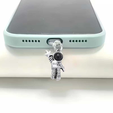 Ciondolo Antipolvere per Cellulare in Lega con Astronauta Spaceman Decorazione per Porta di Ricarica Regalo Universale Uomo Donna