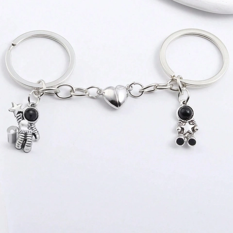 Magnetic Astronaut Spaceman Couple Keychain Alloy Metal Heart Attraction Keyring For Lovers Friends School Bag Pendant Gift