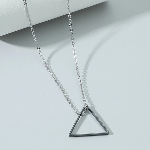 Collana con Ciondolo a Triangolo Geometrico Minimalista per Uomo Donna Unisex Lega Triangolo Cavo Catena Lunga Gioielli Hip Hop