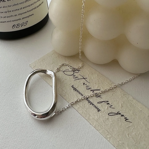 925 Sterling Silber Halskette Mit Unregelmäßigem Hohlem Ovalem Anhänger Minimalistischer Flüssigmetall-Stil Für Damen