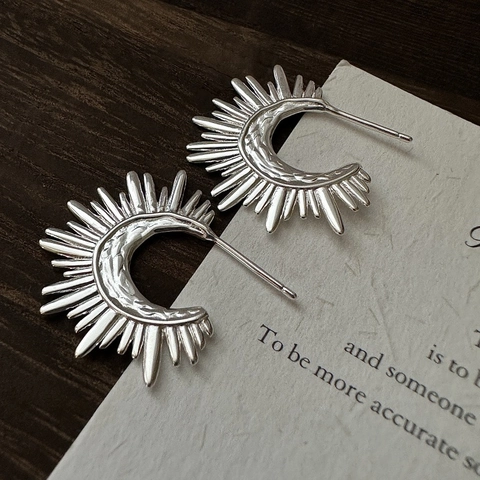 S925 Sterling Silver Fan Shaped Sunburst Stud Earrings For Women Vintage Textured C Shaped Radiating Line Earrings Jewelry
