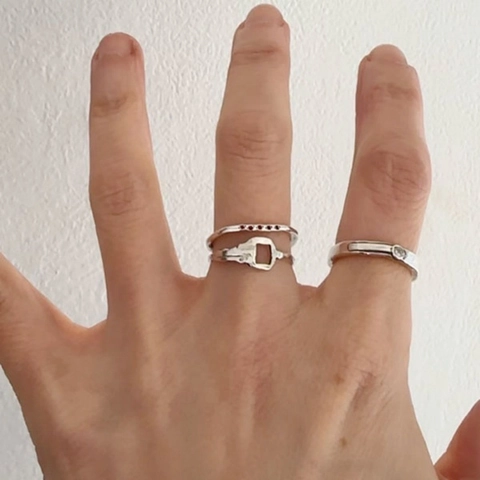 Minimalist 925 Sterling Silver Hollow Geometric Ring For Women Vintage Key Design D-Shape Band Rhinestone Inlaid Jewelry