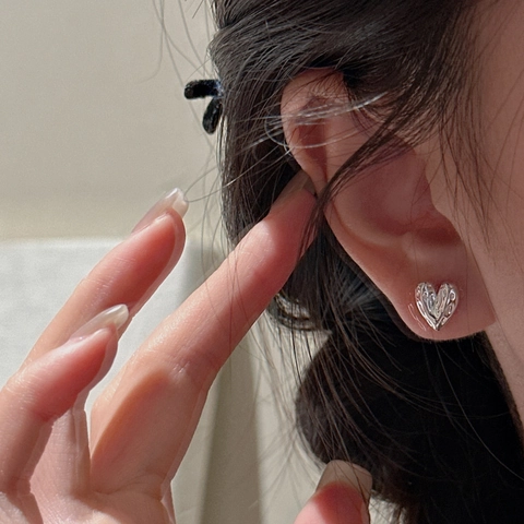 S925 Sterlingsilber Herz Ohrstecker Im Koreanischen Stil Für Damen Minimalistische Unregelmäßige Texturierte Flüssigmetall Schmuck Ohrringe