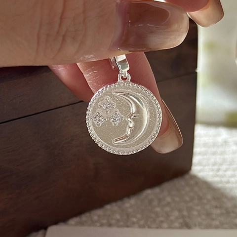 Collier Pendentif Étoile Lune en Argent Sterling S925 Design en Relief Rond Minimaliste Bijoux Rétro Style Ins Cadeau Femme