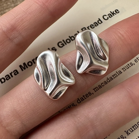 Orecchini a Bottone Irregolari in Argento Sterling 925 per Donna Retrò Minimalisti Geometrici Texture Metallo Liquido Gioielli