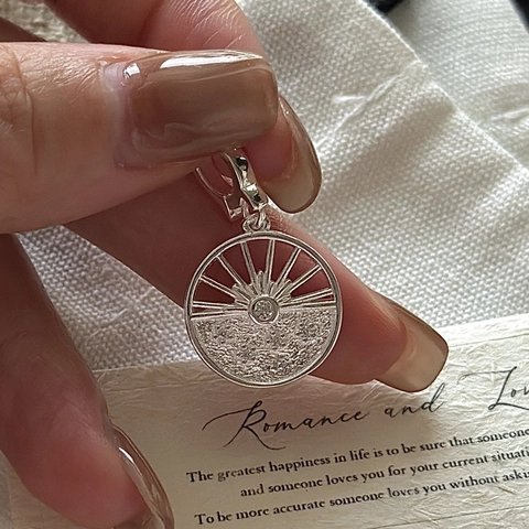 Vintage S925 Sterling Silver Sun And Star Round Pendant Necklace Minimalist Rhinestone Inlaid Circular Charm For Women Jewelry