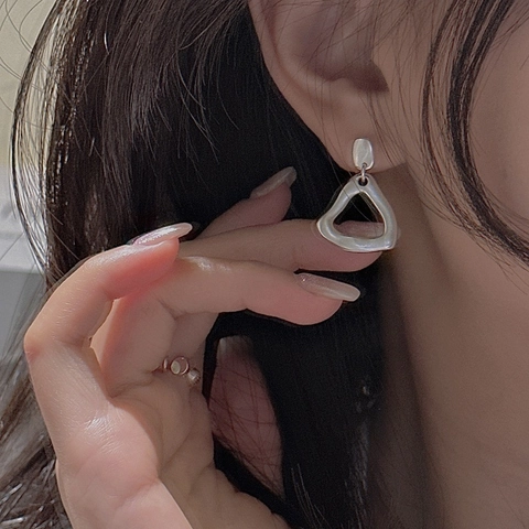 925 Argent Sterling Mat Triangle Créoles pour Femmes Minimaliste Irrégulier Géométrique Rétro Bijoux Accessoire Cadeau