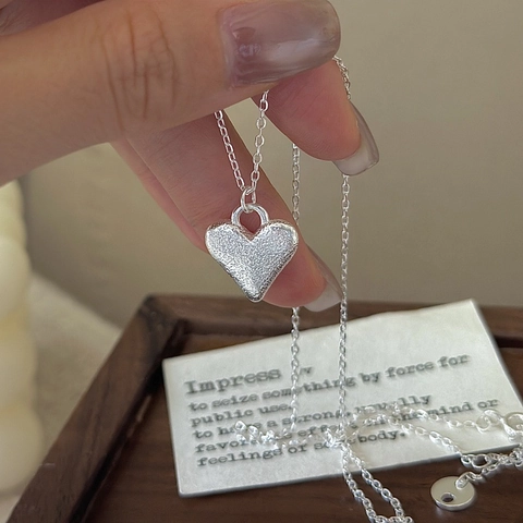 Minimalist 925 Sterling Silver Hammered Heart Necklace For Women Textured Heart Pendant Electroplated Retro Clavicle Chain Jewelry Gift