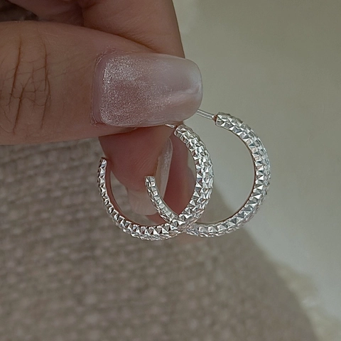 Retro 925 Sterling Silver Hoop Earrings For Women Korean Niche Design Glitter CNC Diamond Cut Geometric Texture Earrings