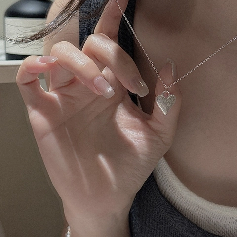 Minimalist 925 Sterling Silver Hammered Heart Necklace For Women Textured Heart Pendant Electroplated Retro Clavicle Chain Jewelry Gift