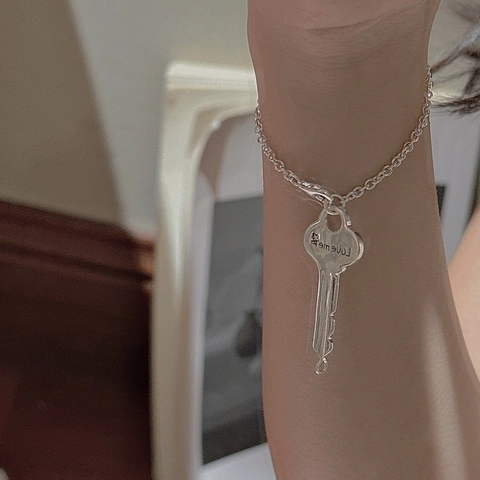 Bracciale con Ciondolo a Chiave in Argento Sterling 925 per Donna con Incisione Love Me Gioielli alla Moda Regalo
