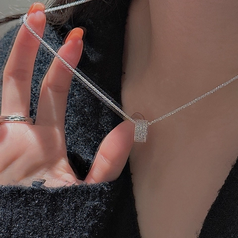 Minimalist S925 Sterling Silver Cylindrical Pendant Necklace For Women Sparkling Rhinestone Clavicle Chain Jewelry Gift