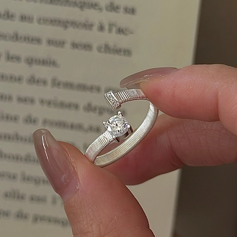 S925 Sterlingsilber Ring Mit Handgefertigter Textur Für Damen Vintage Minimalistischer Drahtumwickelter Strass Fingerring