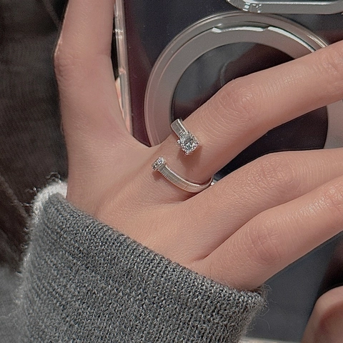 S925 Sterlingsilber Ring Mit Handgefertigter Textur Für Damen Vintage Minimalistischer Drahtumwickelter Strass Fingerring