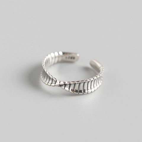 S925 Sterling Silver Twisted Moebius Open Ring Vintage Oxidized Finish Adjustable Geometric Finger Ring Fashion Jewelry
